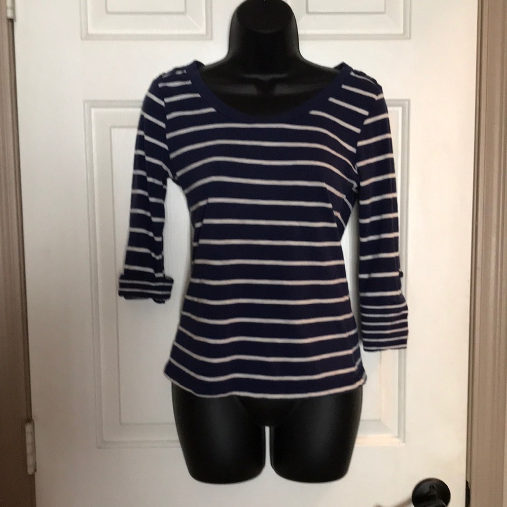 Women’s gauntlet button shirt